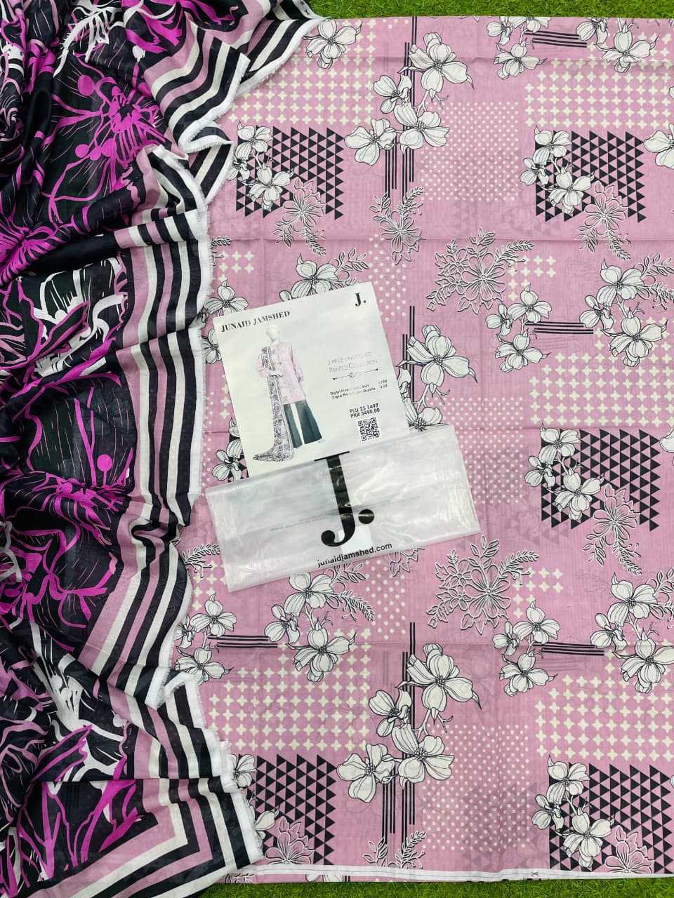 Mix barand shirt dupatta  Saya  Beech tree  Sapphire  Junaid jamshaid FABRIC DETAIL * Digital Printed Airjet Lawn Shirt 3 Meter, * Digital Printed Airjet Voil Lawn Dupatta.