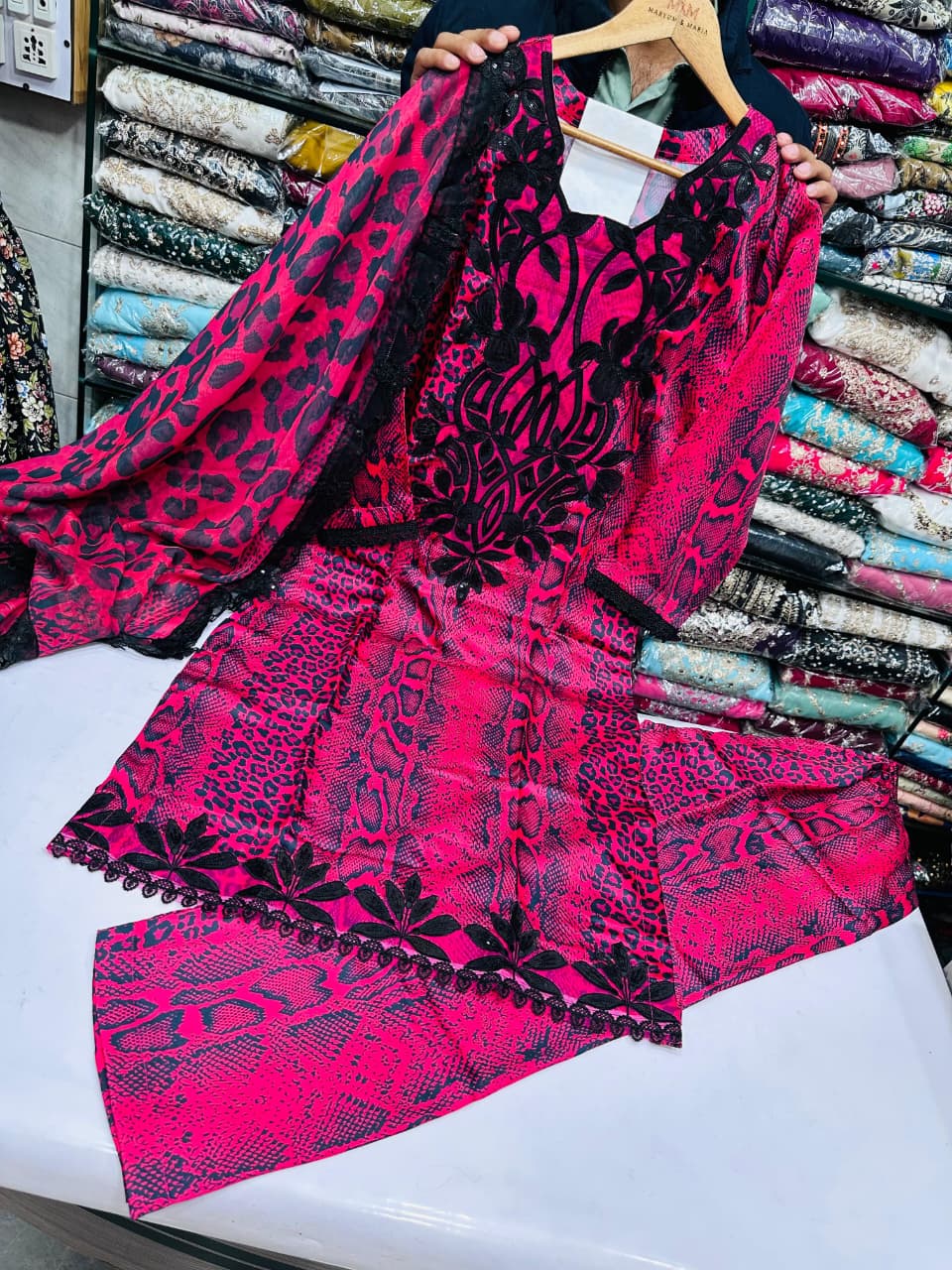 NEW ARRIVAL  Eid Collection 2026 ✨ SIZE:S.M.L.XL STUFF:SHAMOZ Silk, SHIRT  TROUSER SILK TROUSER Fabric Dupatta: Embriodered.. Maria B ♥️🌹
