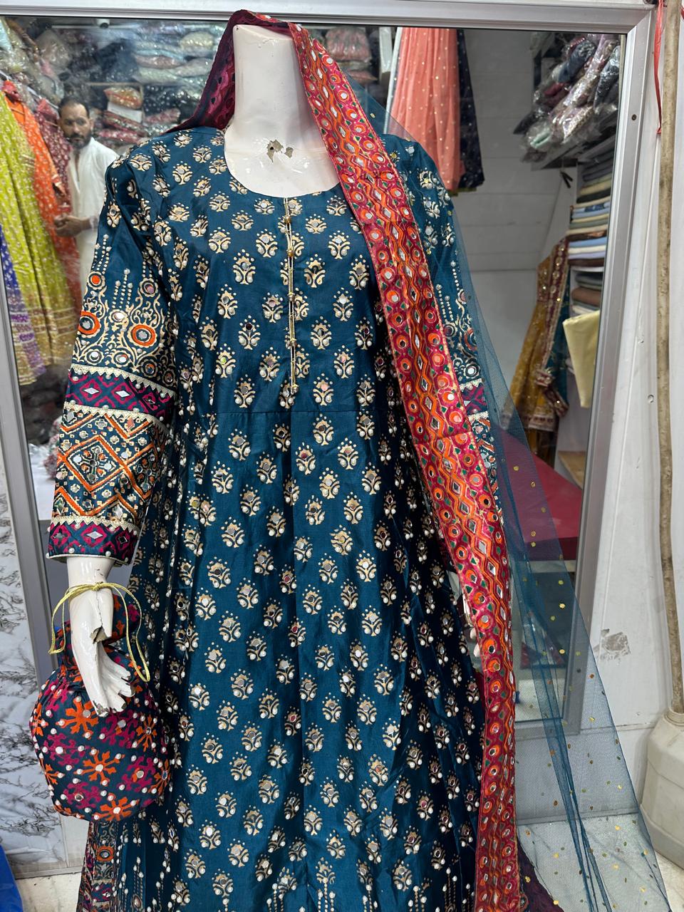 Long mirror maxi  Febric raw silk Four sided border net dopta  Small medium and large size