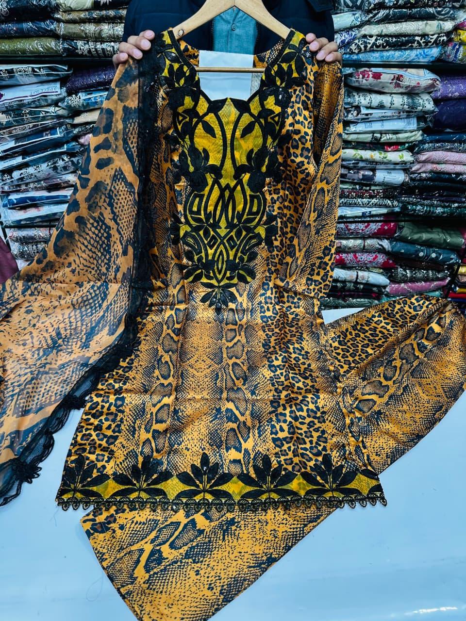 NEW ARRIVAL  Eid Collection 2026 ✨ SIZE:S.M.L.XL STUFF:SHAMOZ Silk, SHIRT  TROUSER SILK TROUSER Fabric Dupatta: Embriodered.. Maria B ♥️🌹