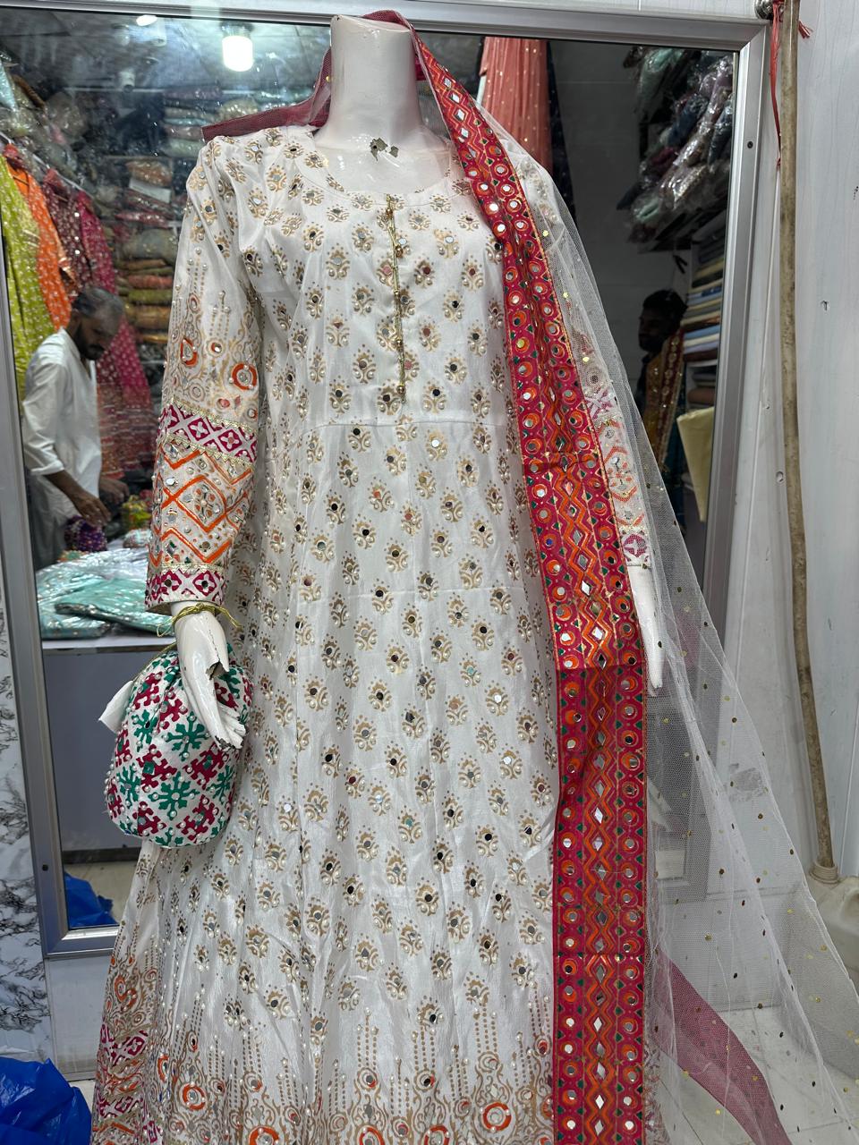 Long mirror maxi  Febric raw silk Four sided border net dopta  Small medium and large size