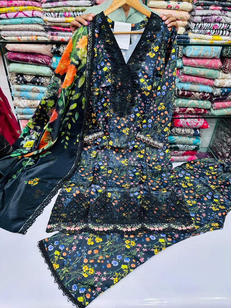 NEW ARRIVAL  Eid Collection 2026 ✨ SIZE:S.M.L.XL STUFF:SHAMOZ Silk, SHIRT  TROUSER SILK TROUSER Fabric Dupatta: Embriodered.. Maria B ♥️🌹