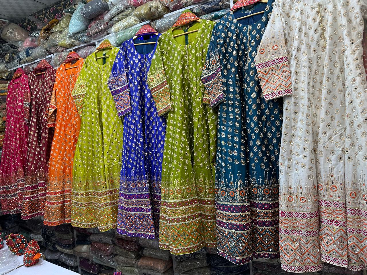 Long mirror maxi  Febric raw silk Four sided border net dopta  Small medium and large size