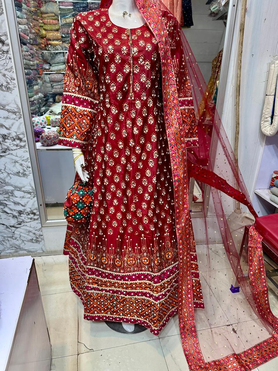 Long mirror maxi  Febric raw silk Four sided border net dopta  Small medium and large size